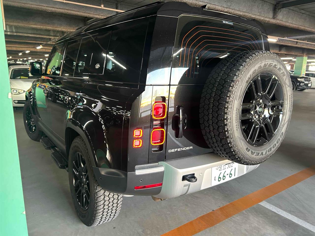 2023 Land Rover Defender 5d 4wd