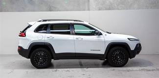 2016 Jeep Cherokee - Thumbnail